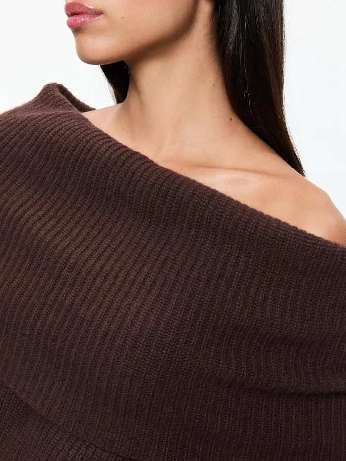 Alice Olivia GINGER OFF THE SHOULDER PULLOVER Espresso Women Sweaters