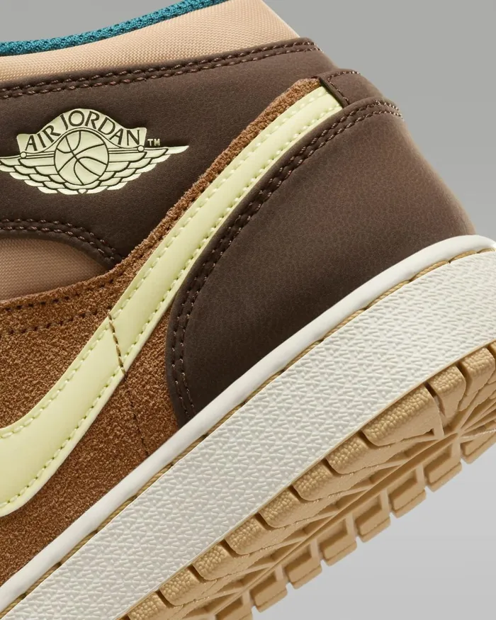 Kids Nike Jordan Air Jordan 1 Mid SE Brownale Browntwineluminous Green