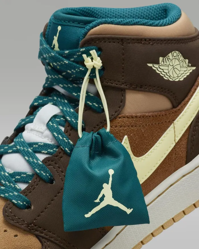 Kids Nike Jordan Air Jordan 1 Mid SE Brownale Browntwineluminous Green