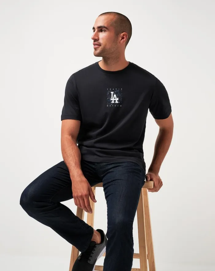 Men Tees TravisMathew LOS ANGELES DODGERS IN THE DUGOUT TEE Black Men Tees TravisMathew LOS ANGELES DODGERS IN THE DUGOUT TEE Black