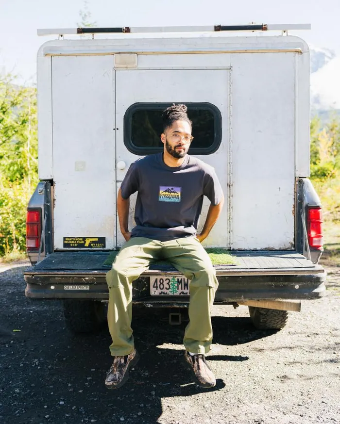 Passenger Clothing Grounded Organic Relaxed Fit TShirt Charcoal Men TShirts and Vests