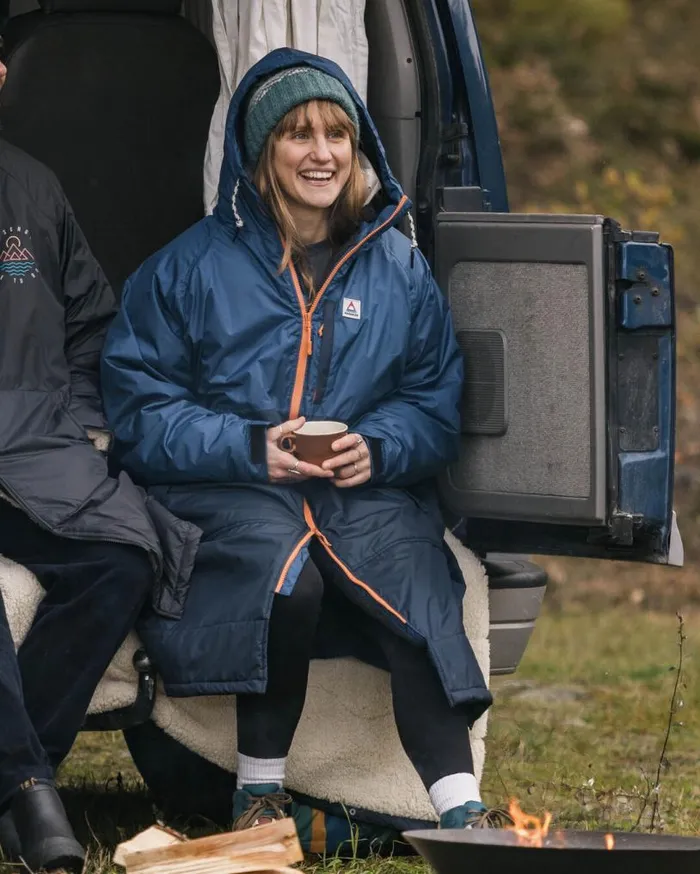 Passenger Clothing Waves Recycled Sherpa Lined Changing Robe Dark Denim Deep Navy WomenMen Changing Robes and Ponchos