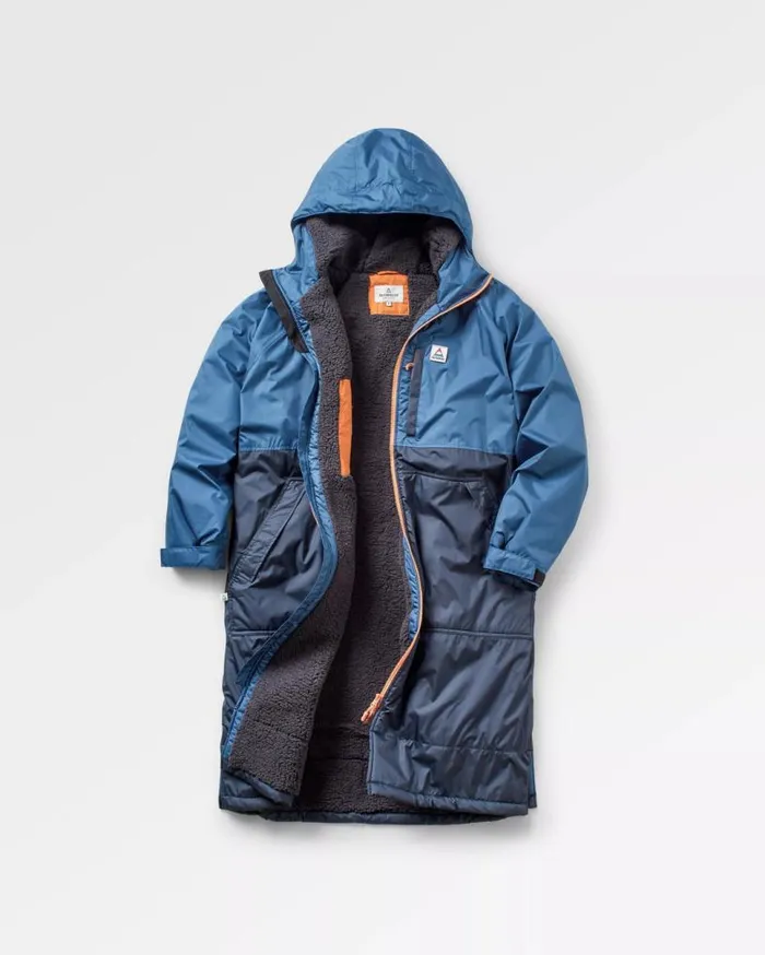 Passenger Clothing Waves Recycled Sherpa Lined Changing Robe Dark Denim Deep Navy WomenMen Changing Robes and Ponchos