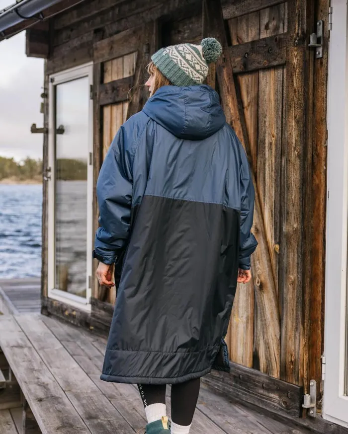 Passenger Clothing Waves Recycled Sherpa Lined Changing Robe Dark Denim Deep Navy WomenMen Changing Robes and Ponchos