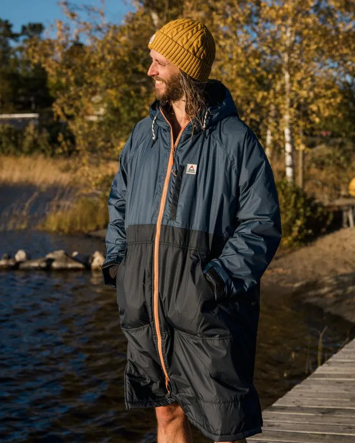 Passenger Clothing Waves Recycled Sherpa Lined Changing Robe Dark Denim Deep Navy WomenMen Changing Robes and Ponchos