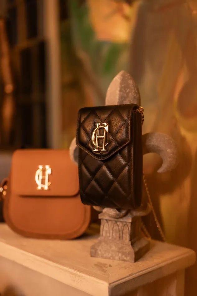 Women Knightsbridge Phone Pouch Black Quilted Holland Cooper Bags Women Knightsbridge Phone Pouch Black Quilted Holland Cooper Bags