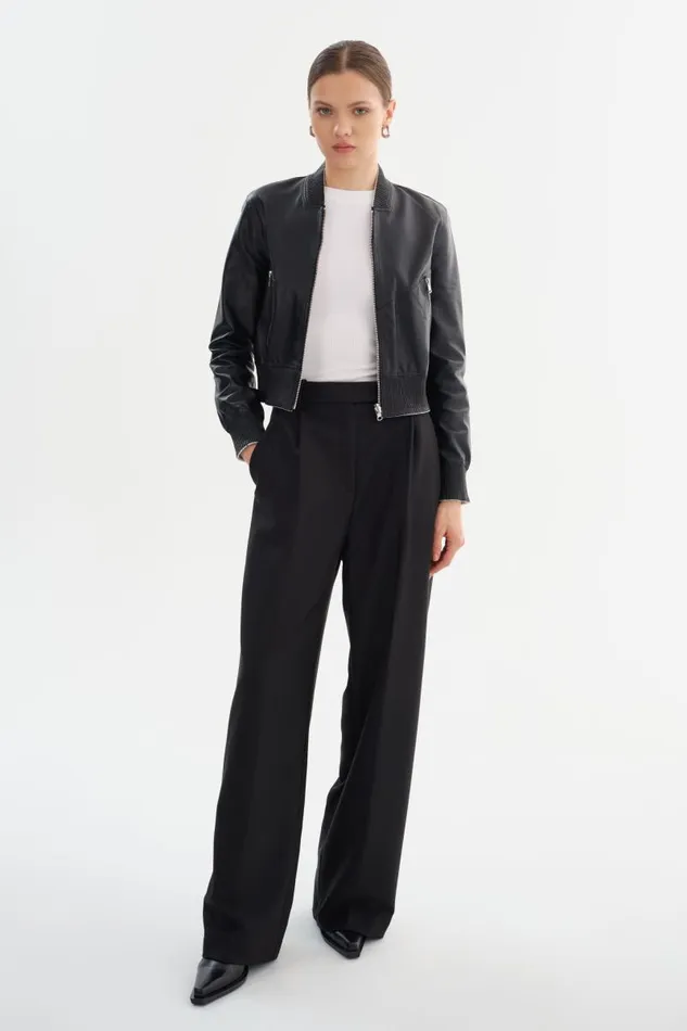 Women KORDELLA Reversible Leather Bomber Jacket Blacksilver LAMARQUE Bombers Women KORDELLA Reversible Leather Bomber Jacket Blacksilver LAMARQUE Bombers