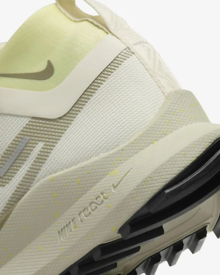 Women Nike Running Pegasus Trail 4 GORETEX Pale Ivoryluminous Greenhigh Voltageneutral Olive
