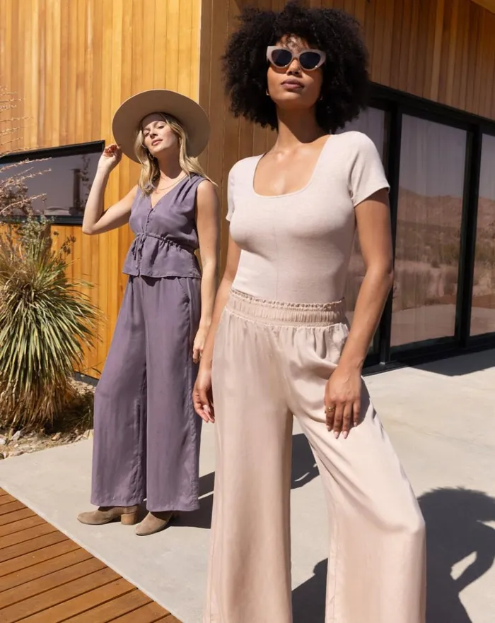 Women Shirts and Tops TravisMathew CLOUD RIB TRANQUILITY TEE Heather Almondine Women Shirts and Tops TravisMathew CLOUD RIB TRANQUILITY TEE Heather Almondine