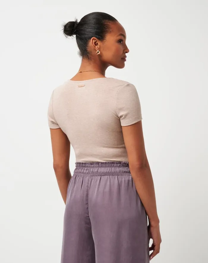 Women Shirts and Tops TravisMathew CLOUD RIB TRANQUILITY TEE Heather Almondine Women Shirts and Tops TravisMathew CLOUD RIB TRANQUILITY TEE Heather Almondine